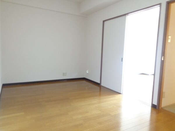 リビング・居室(洋室6帖)