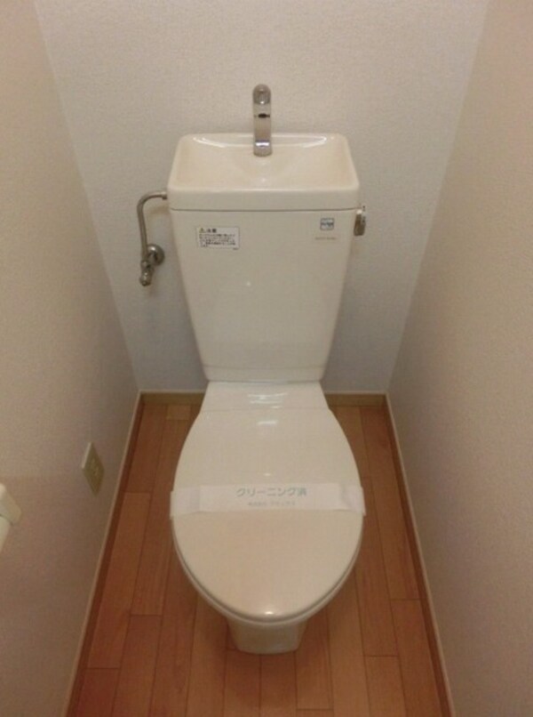 トイレ(ゆったり目のトイレスペース)