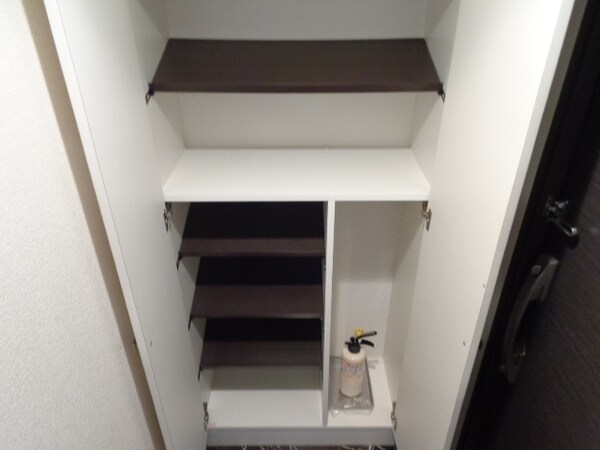 設備(シューズボックス)