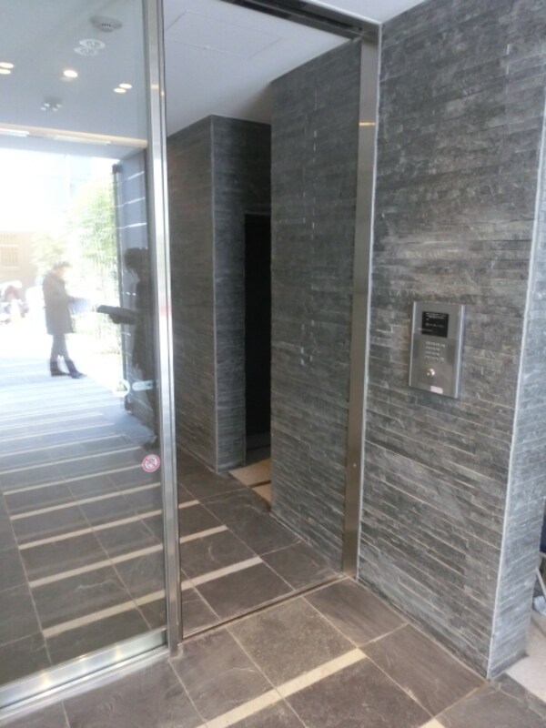 エントランス(安心のオートロック完備)