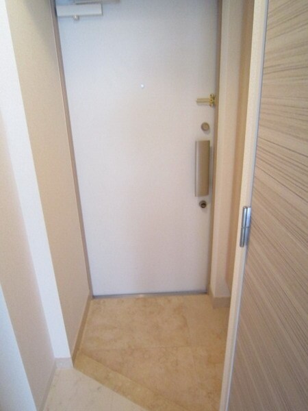 物件内観写真5　(玄関)