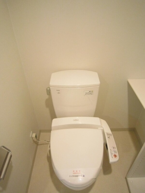 トイレ(シャワートイレ完備)