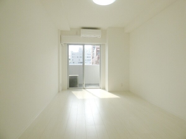 その他室内・内装(白を基調とした明るい洋室)