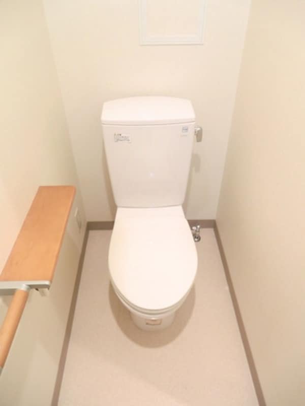 トイレ(トイレスペースも広めです)
