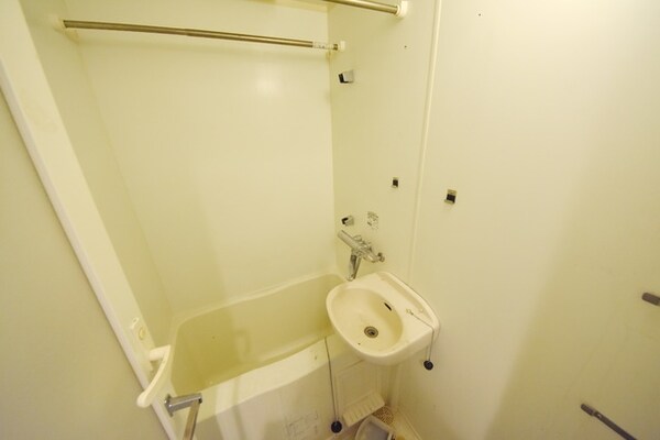 バス／シャワールーム等(内装中)