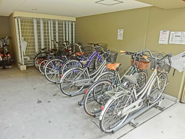 その他(屋根付き自転車置き場)