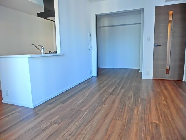 物件内観写真2　(★開放感あふれるリビングです★)