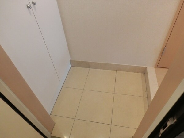 玄関(シューズBOX収納豊富)