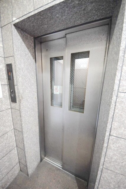 物件内観写真11　(暗証番号を押さないと動かないので、安心です。)