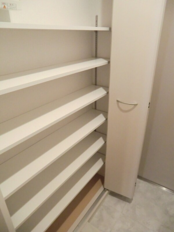 玄関(★大容量シューズＢＯＸです★)