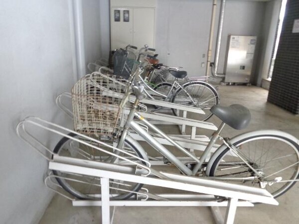 共有部分(屋内駐輪場)