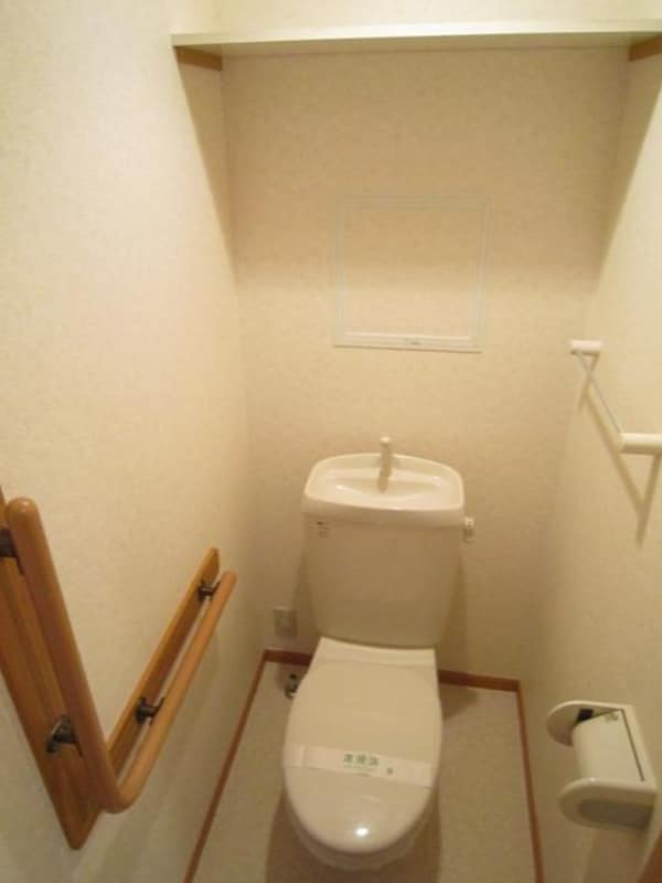 トイレ(トイレに棚有り)