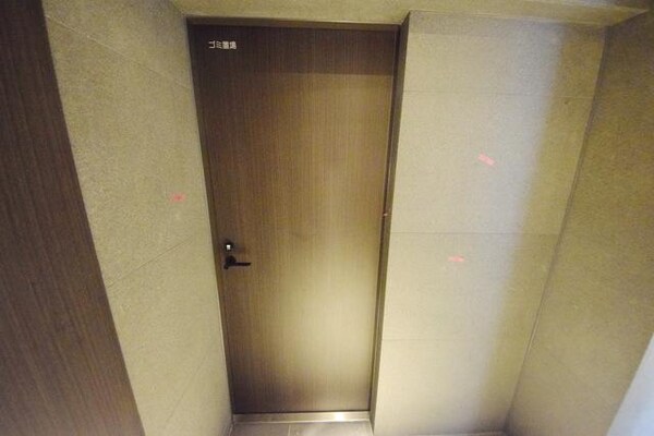 共有部分(ゴミ置き場です)