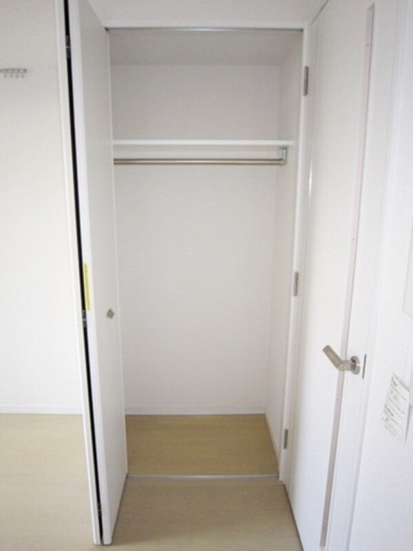 設備(収納たっぷりクローゼット)