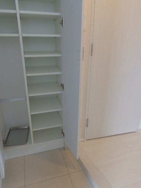 玄関(シューズBOX付き)
