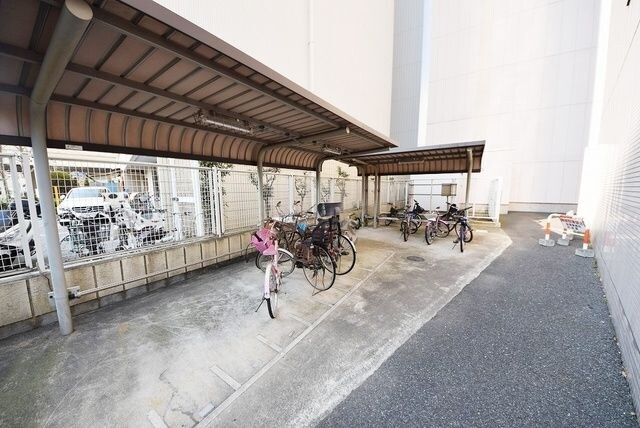 物件内観写真8　(駐輪場)