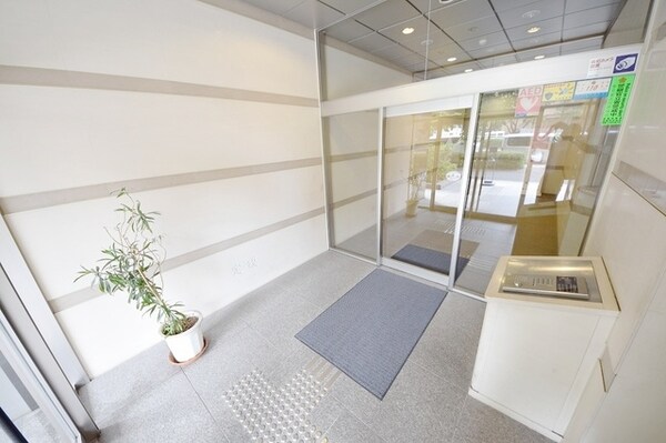 エントランス(お問合せは(株)タウンハウジングレジデンス事業部　赤坂店・…)