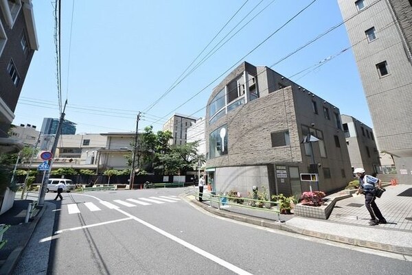 外観(前の道の雰囲気)