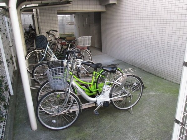 駐車場(★屋根付き駐輪場です★)
