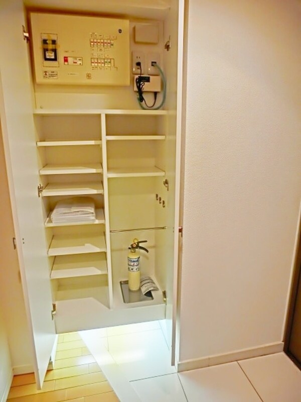 玄関(シューズＢＯＸ完備)