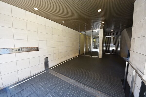 エントランス(お問合せは(株)タウンハウジング東京へ)