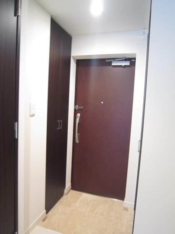 玄関(お問合せは(株)タウンハウジング東京へ)