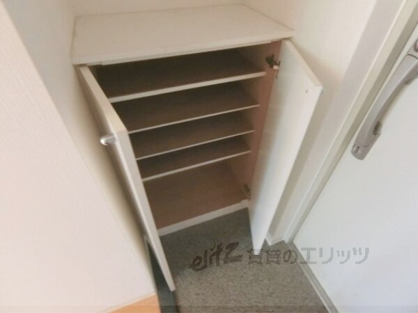 玄関(下駄箱)