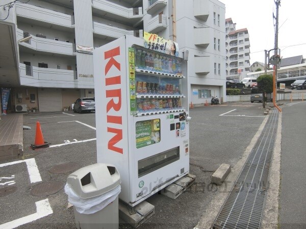 外観(物件前自動販売機)