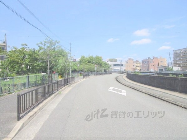 その他(前面道路)
