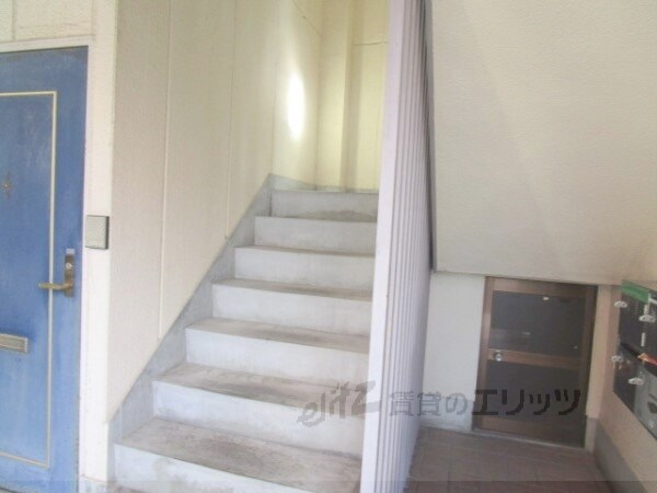 物件内観写真7　(階段)