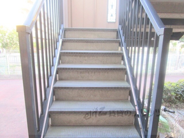 物件内観写真18　(階段)