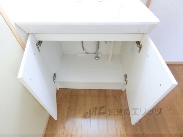 洗面(収納下部)