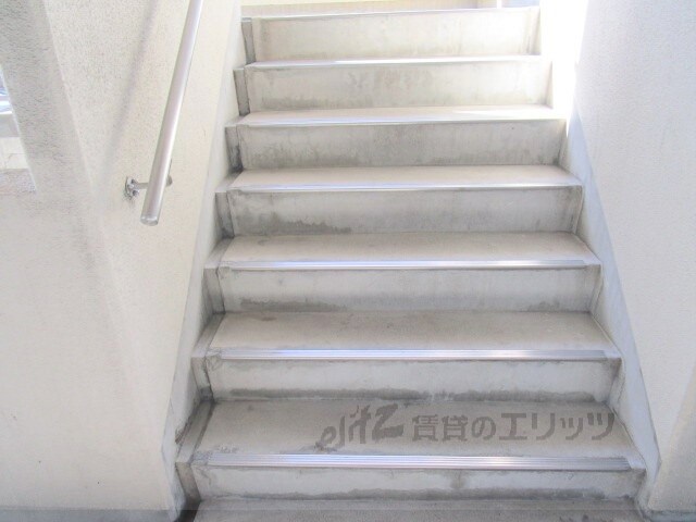 物件内観写真15　(階段)