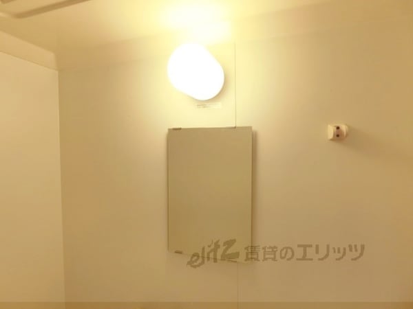 バス／シャワールーム等(鏡)