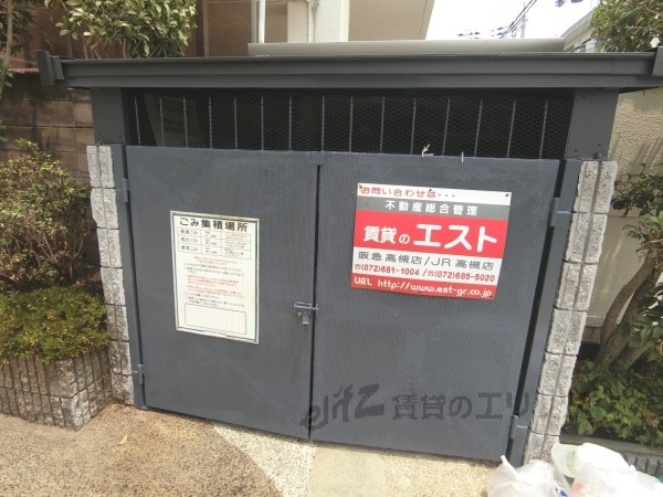 エントランス(ゴミ置き場)