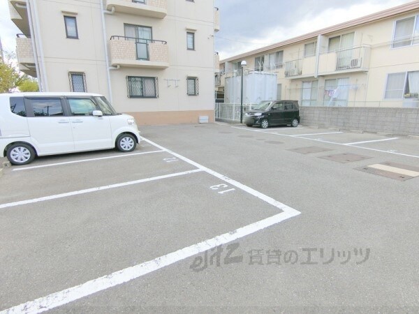 物件内観写真3　(駐車場)