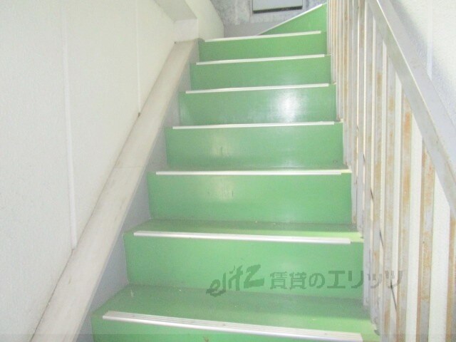 物件内観写真19　(階段)