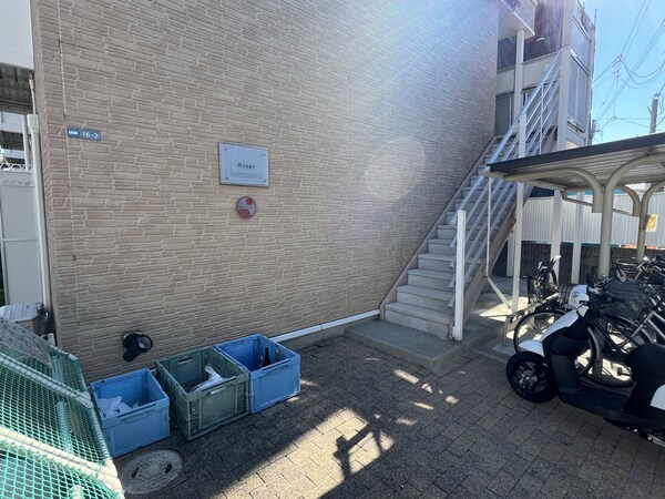 エントランス(駐車場)