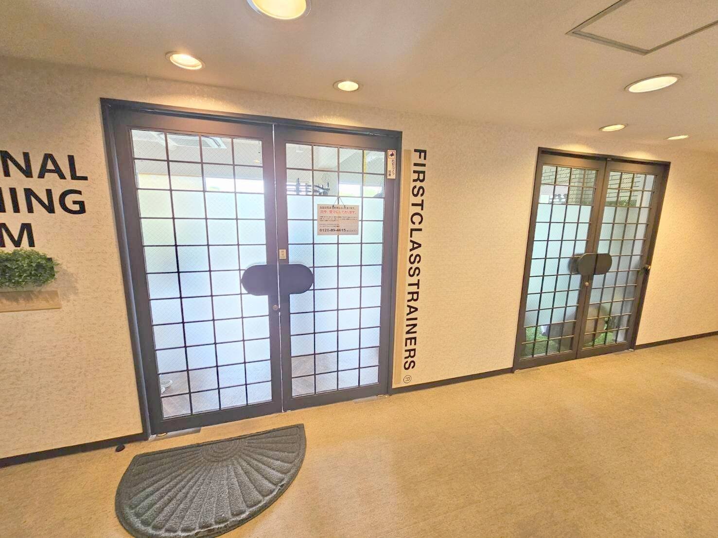 物件内観写真3　(エントランス)