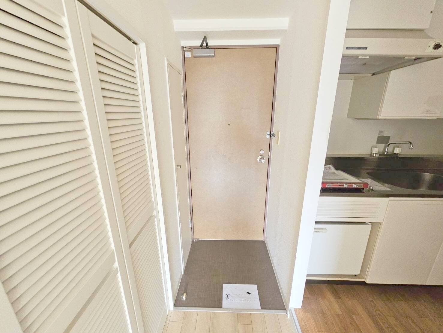 物件内観写真28　(玄関)