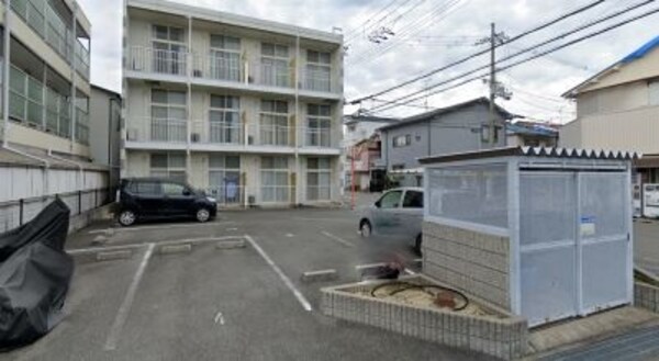 エントランス(駐車場)