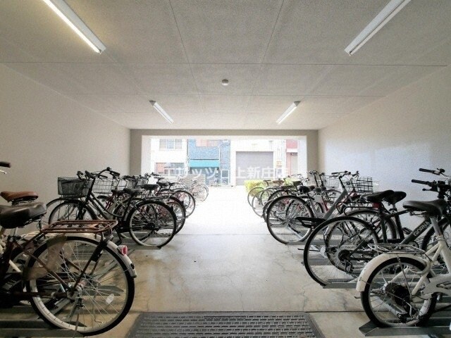 物件内観写真11　(駐車場)