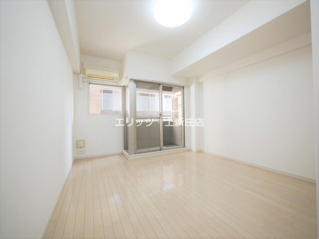 物件内観写真2　(リビング/居室)