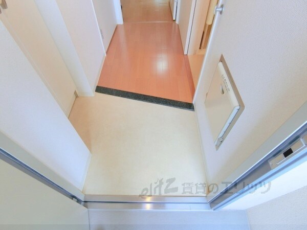 物件内観写真12　(玄関)