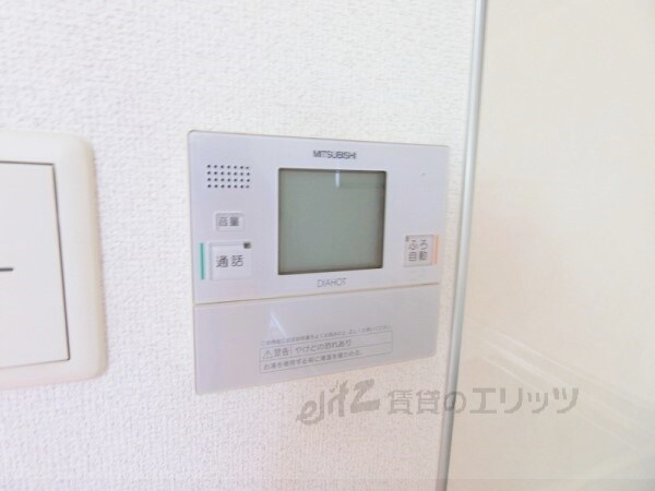 物件内観写真25　(給湯器リモコン)