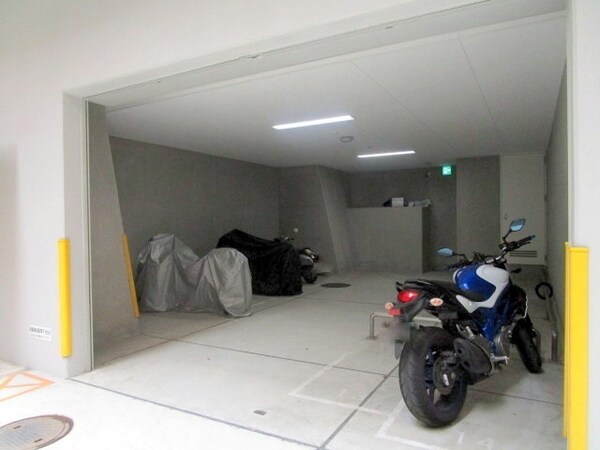 駐車場(バイク置場)