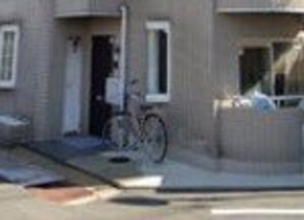 エントランス(駐車場)