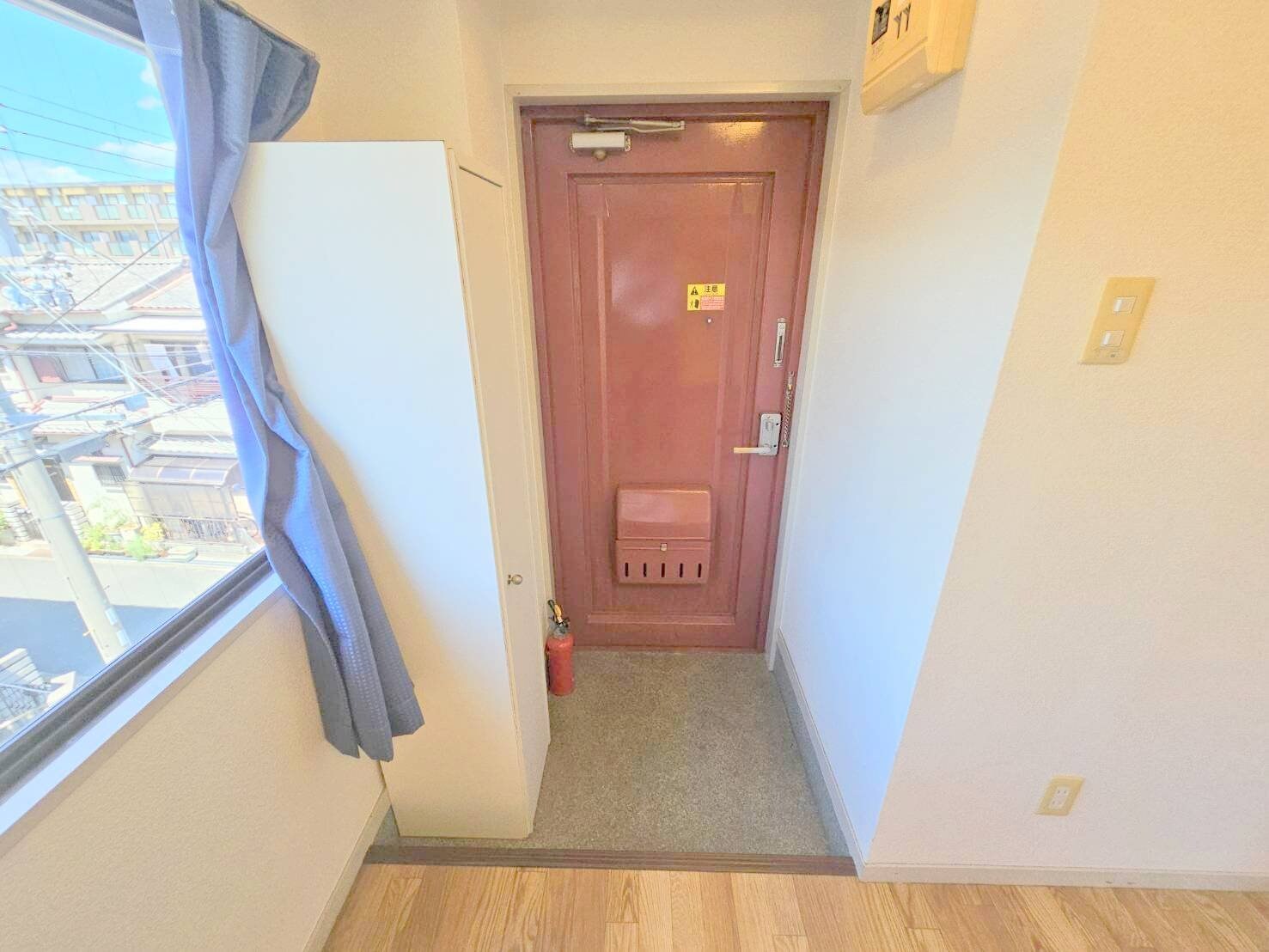 物件内観写真8　(玄関)