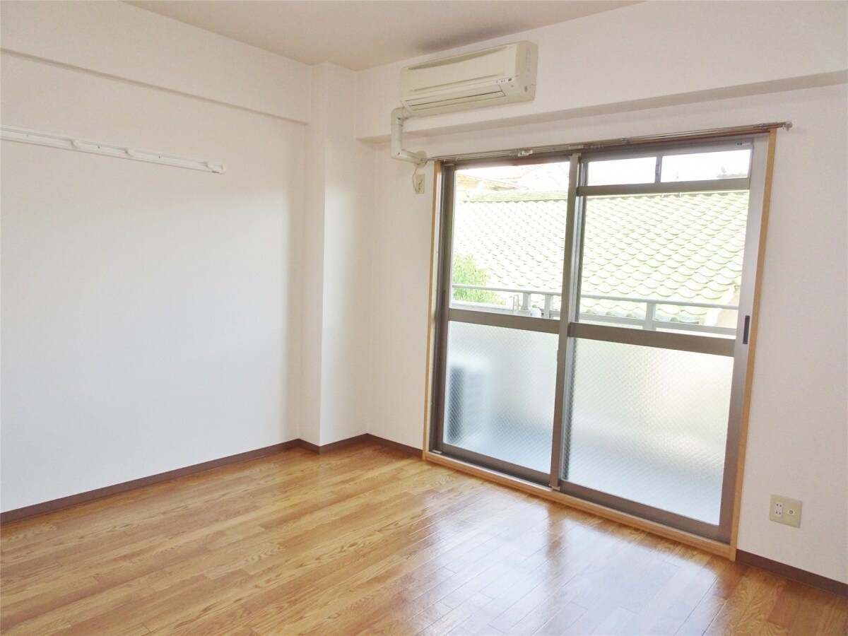 物件内観写真2　(リビング/居室)