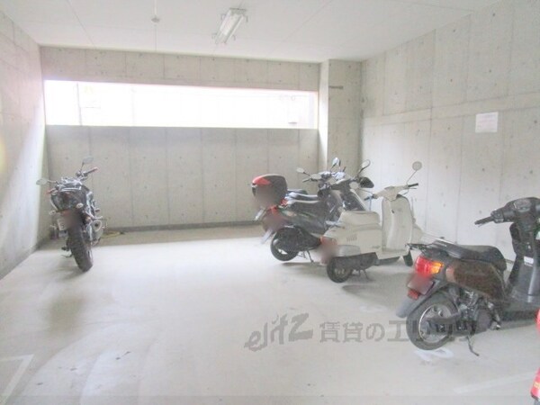 その他(単車置場)